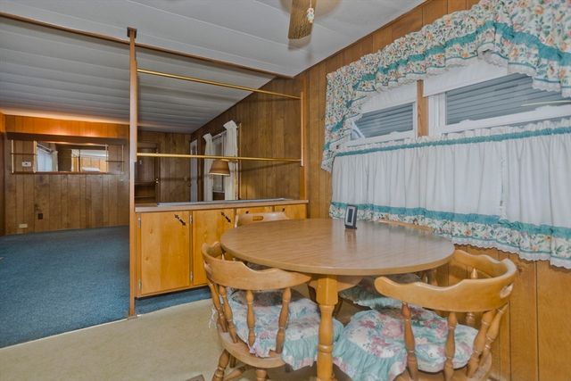 28 Mockingbird Dr, Chicopee, MA 01020