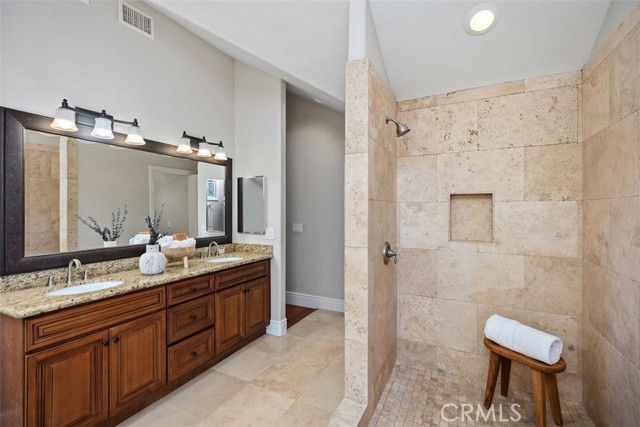 31841 Via Faisan, Laguna Hills, CA 92679