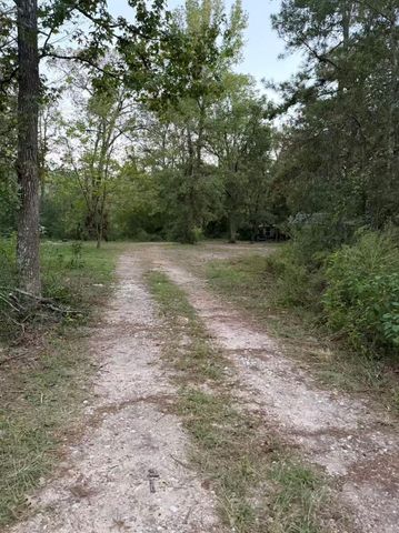 20392 Meadow Lake Road, Cleveland, TX 77328