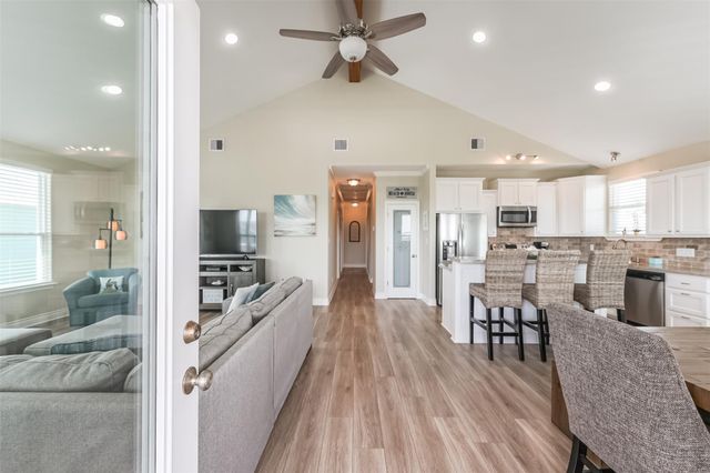 4018 Fort Bend Drive, Galveston, TX 77554