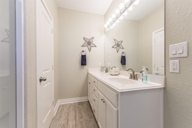 4018 Fort Bend Drive, Galveston, TX 77554