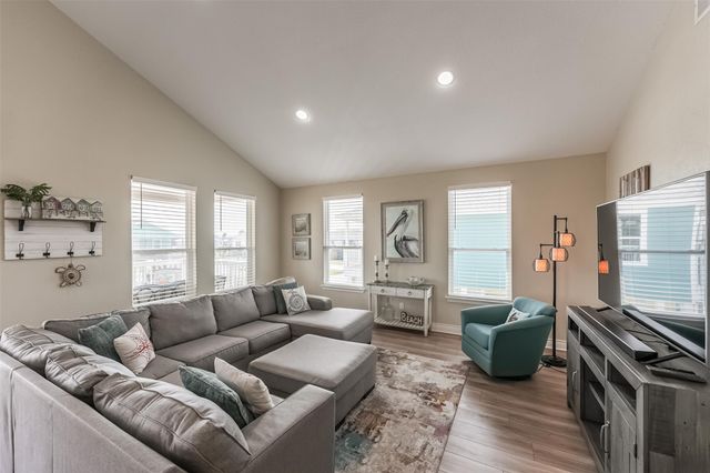 4018 Fort Bend Drive, Galveston, TX 77554