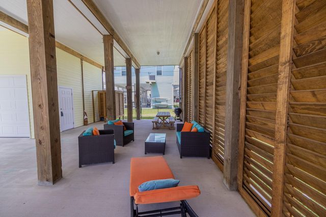 4018 Fort Bend Drive, Galveston, TX 77554
