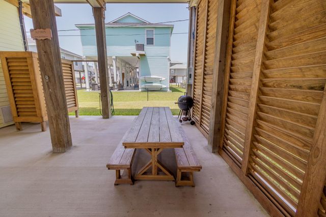 4018 Fort Bend Drive, Galveston, TX 77554