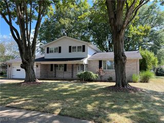 1354 Independence Circle SE, New Philadelphia, OH 44663