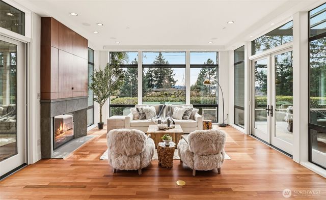 9632 Lake Washington Blvd NE, Bellevue, WA 98004