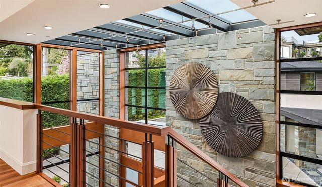 9632 Lake Washington Blvd NE, Bellevue, WA 98004