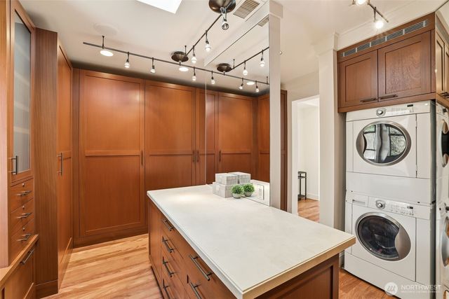 9632 Lake Washington Blvd NE, Bellevue, WA 98004