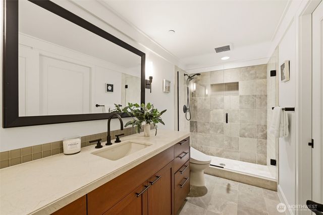 9632 Lake Washington Blvd NE, Bellevue, WA 98004