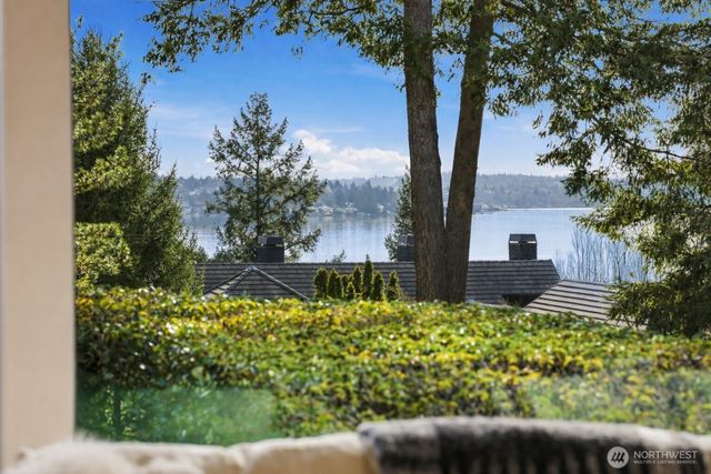 9632 Lake Washington Blvd NE, Bellevue, WA 98004