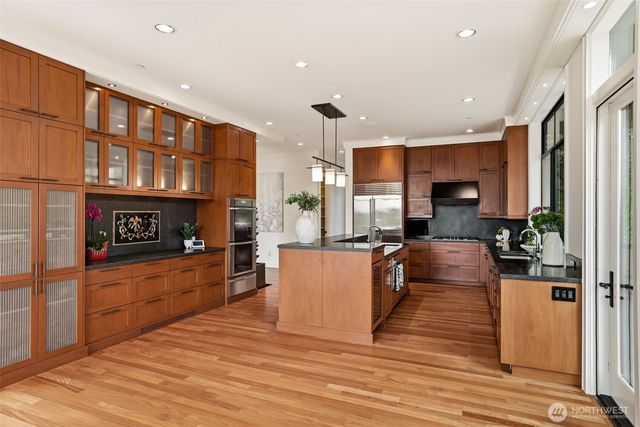 9632 Lake Washington Blvd NE, Bellevue, WA 98004