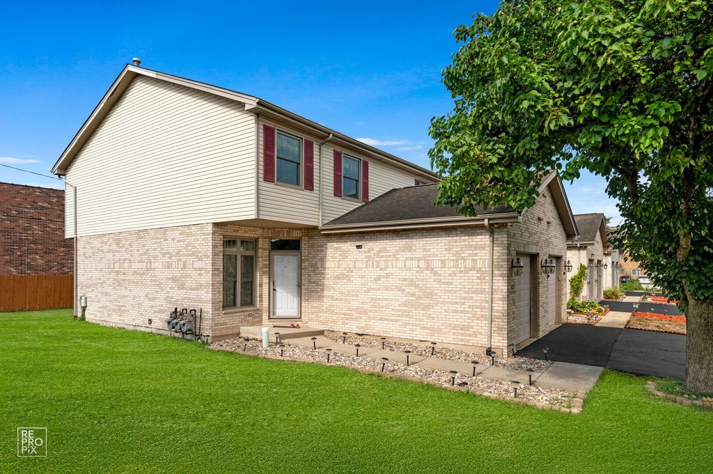8802 W 83rd Place F, Justice, IL 60458