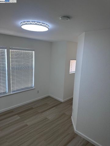 1021 Santa Ines Ct, Oakland, CA 94601