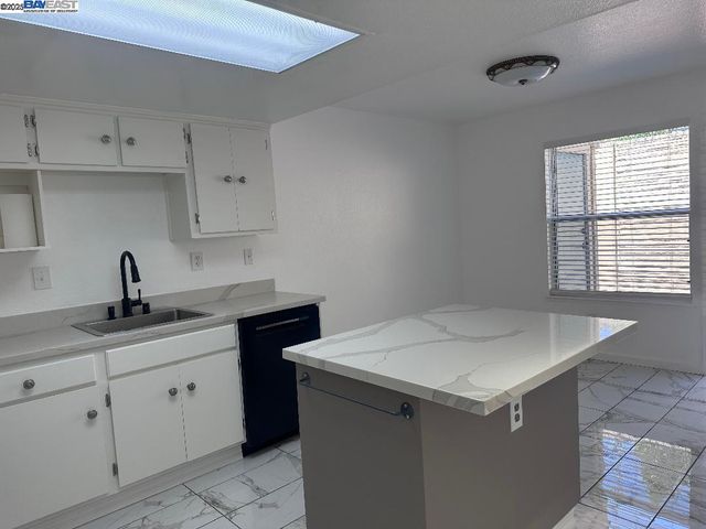 1021 Santa Ines Ct, Oakland, CA 94601