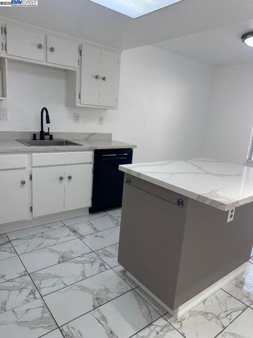 1021 Santa Ines Ct, Oakland, CA 94601