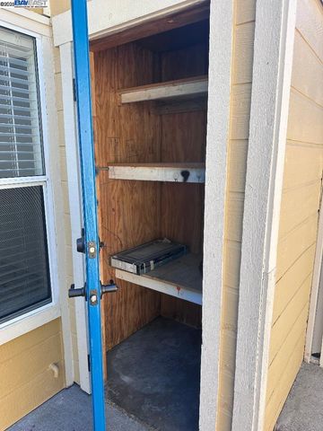 1021 Santa Ines Ct, Oakland, CA 94601