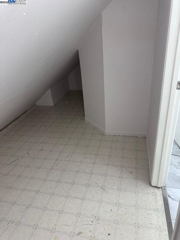 1021 Santa Ines Ct, Oakland, CA 94601