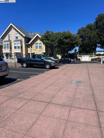 1021 Santa Ines Ct, Oakland, CA 94601