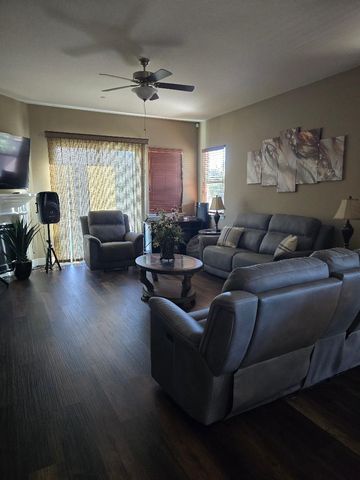 1613 Dolomite Ct, Los Banos, CA 93635