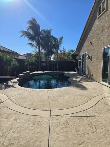 1613 Dolomite Ct, Los Banos, CA 93635