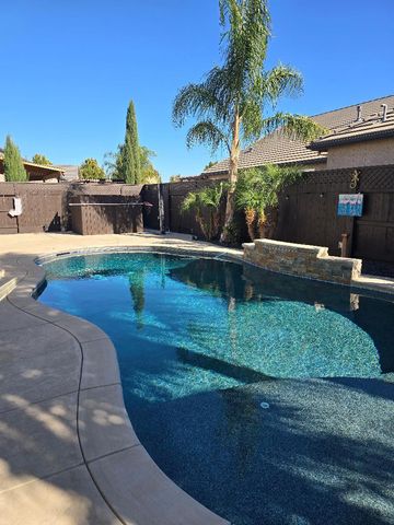 1613 Dolomite Ct, Los Banos, CA 93635
