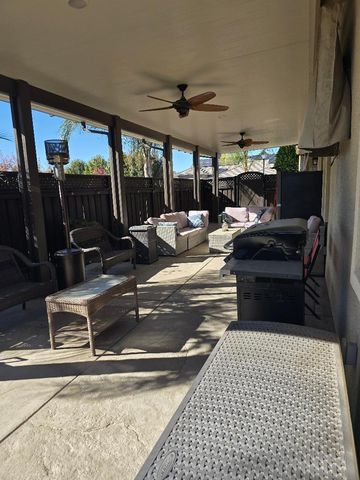 1613 Dolomite Ct, Los Banos, CA 93635