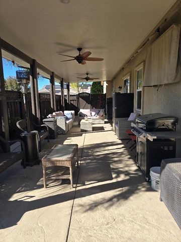 1613 Dolomite Ct, Los Banos, CA 93635