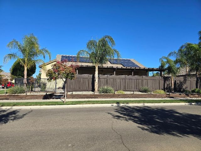 1613 Dolomite Ct, Los Banos, CA 93635