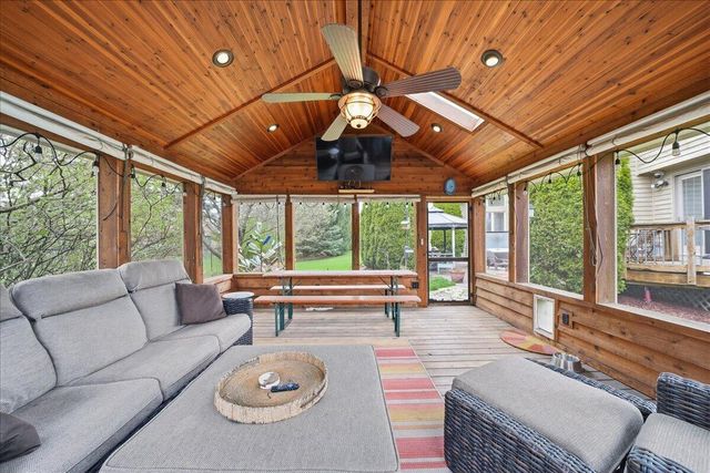1816 Rosewood Lane, Munster, IN 46321