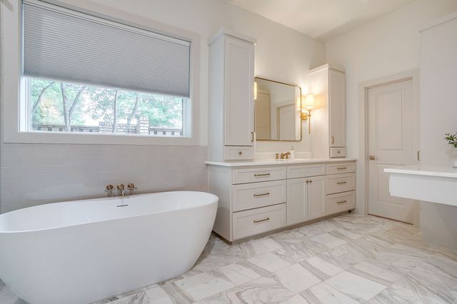 2144 Fountain Square Drive, Fort Worth, TX 76107
