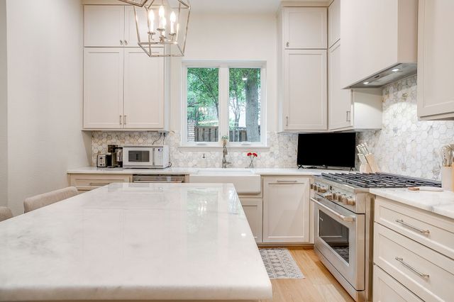 2144 Fountain Square Drive, Fort Worth, TX 76107