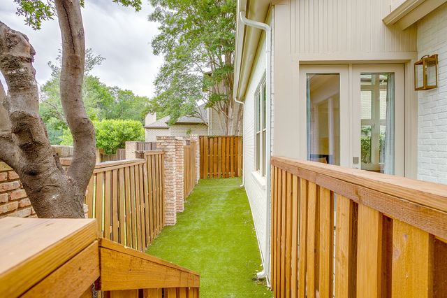 2144 Fountain Square Drive, Fort Worth, TX 76107