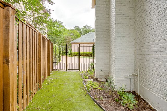 2144 Fountain Square Drive, Fort Worth, TX 76107
