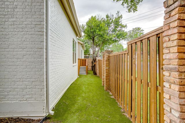 2144 Fountain Square Drive, Fort Worth, TX 76107
