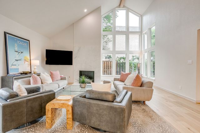 2144 Fountain Square Drive, Fort Worth, TX 76107