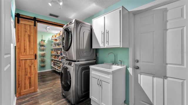 2865 HAMMOCK DRIVE, Plant City, FL 33566