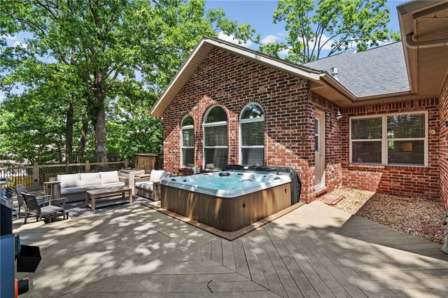 15 Sutherland Lane, Bella Vista, AR 72714