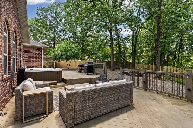 15 Sutherland Lane, Bella Vista, AR 72714