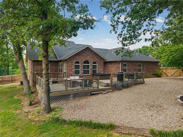 15 Sutherland Lane, Bella Vista, AR 72714