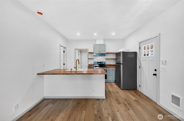 8633 S Thompson Avenue, Tacoma, WA 98444