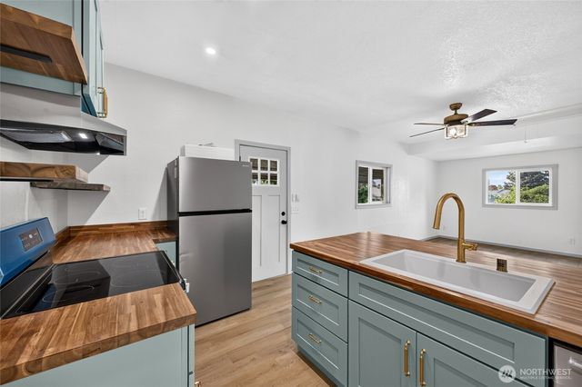 8633 S Thompson Avenue, Tacoma, WA 98444
