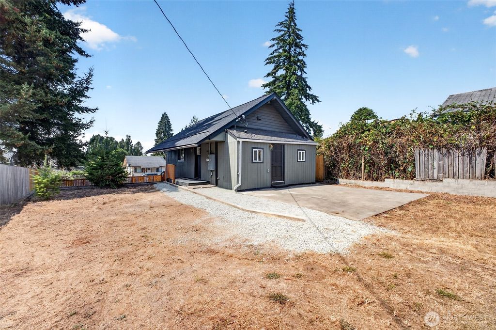 8633 S Thompson Avenue, Tacoma, WA 98444