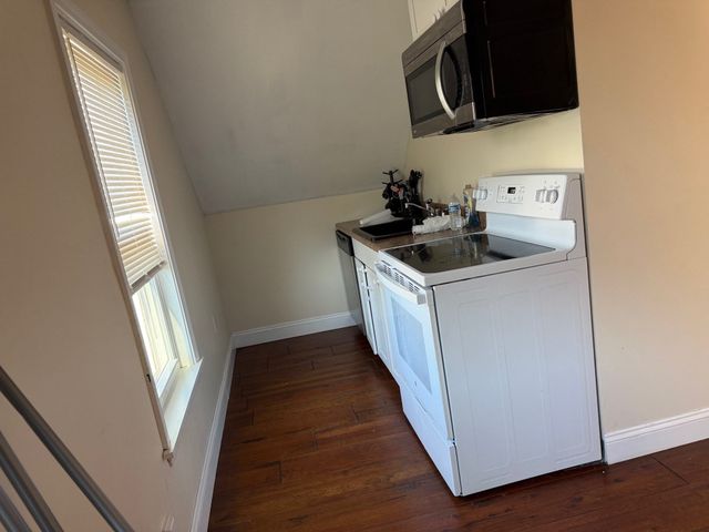 88 Weston St 3, Brockton, MA 02301