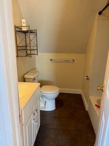 88 Weston St 3, Brockton, MA 02301