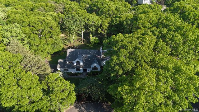 8 Lorraine Court, Medford, NY 11763