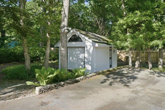 8 Lorraine Court, Medford, NY 11763