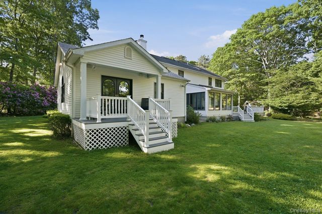 8 Lorraine Court, Medford, NY 11763