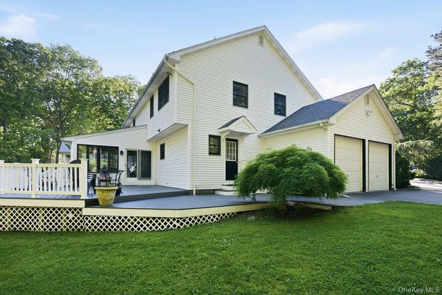 8 Lorraine Court, Medford, NY 11763