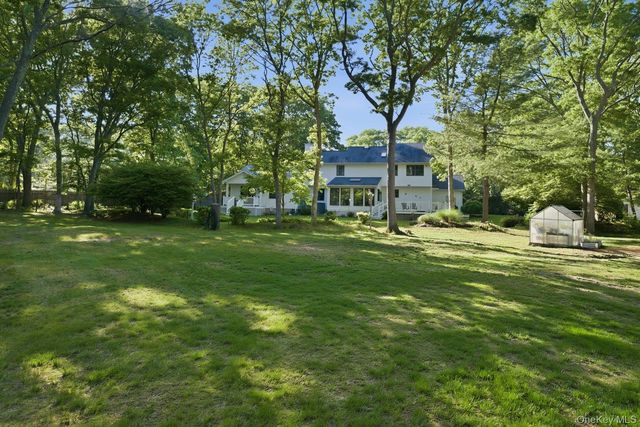 8 Lorraine Court, Medford, NY 11763