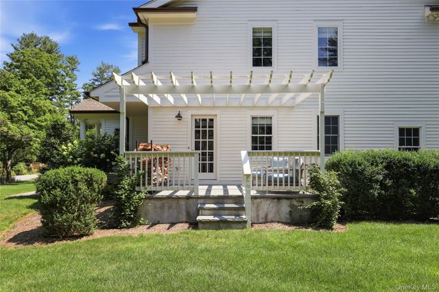 10 Homestead Lane, Bedford, NY 10506